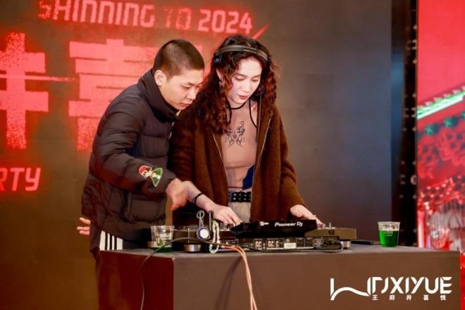 维多利亚老品牌vic(集团)官方网站