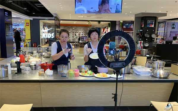 维多利亚老品牌vic(集团)官方网站