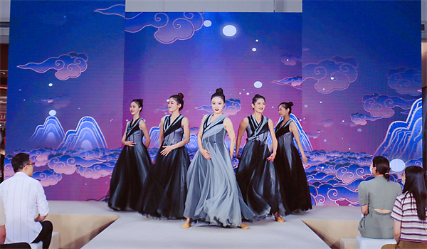 维多利亚老品牌vic(集团)官方网站