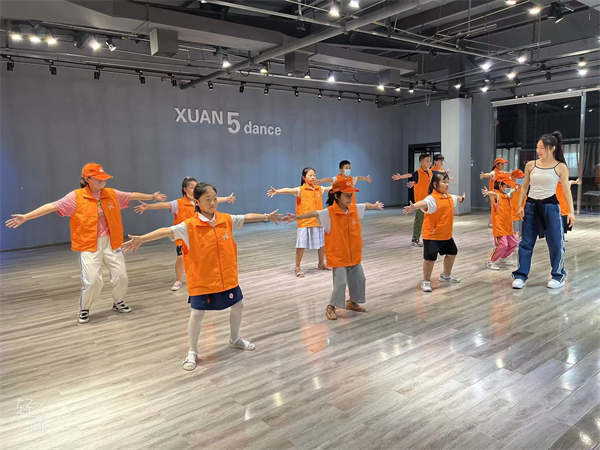 维多利亚老品牌vic(集团)官方网站