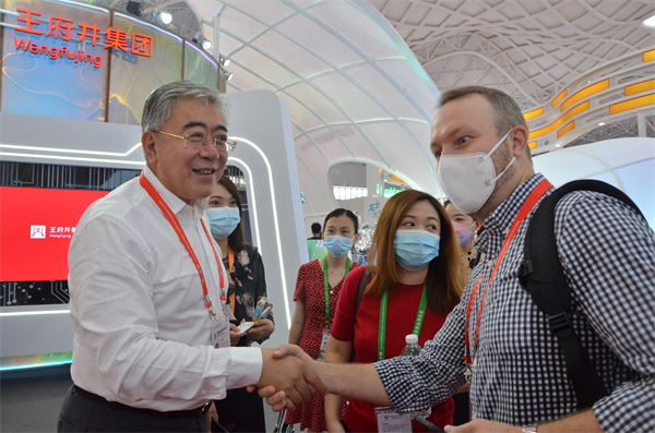 维多利亚老品牌vic(集团)官方网站