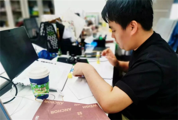 维多利亚老品牌vic(集团)官方网站