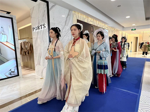 维多利亚老品牌vic(集团)官方网站