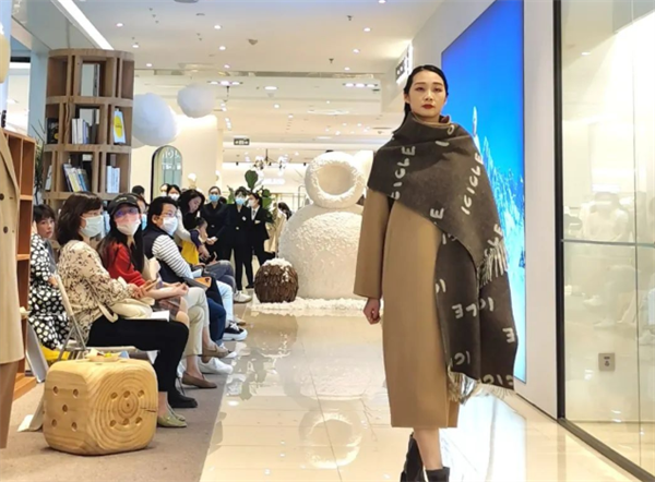 维多利亚老品牌vic(集团)官方网站