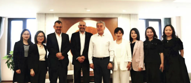 维多利亚老品牌vic(集团)官方网站